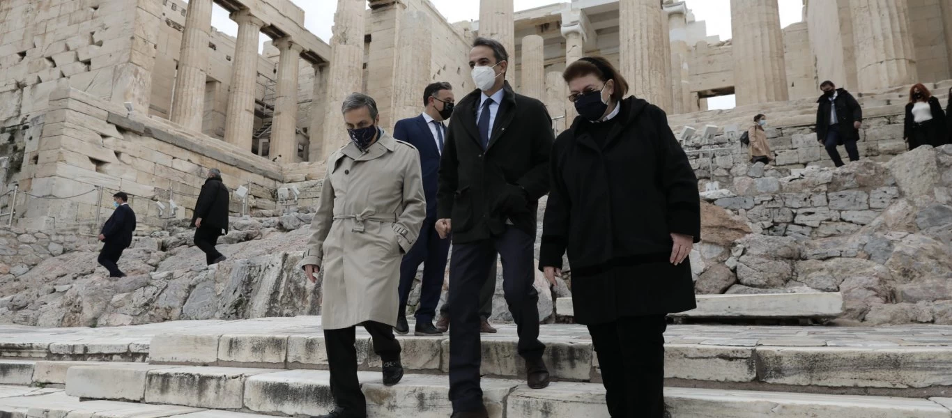 Η κυβέρνηση μετατρέπει την Ακρόπολη... σε πασαρέλα! - Πήρε άδεια ο οίκος Dior για φωτογραφίσεις σε αρχαία μνημεία